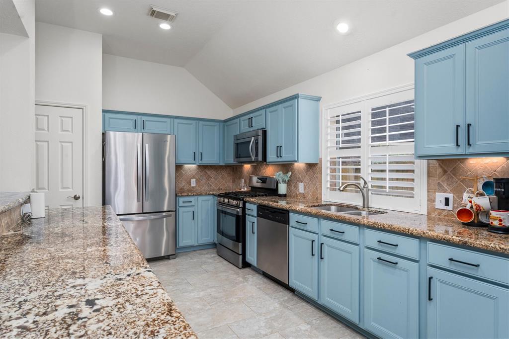 2719 Holly Walk Lane, Spring, Texas image 9
