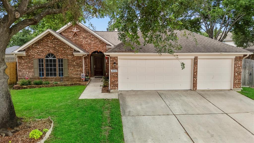 2719 Holly Walk Lane, Spring, Texas image 1
