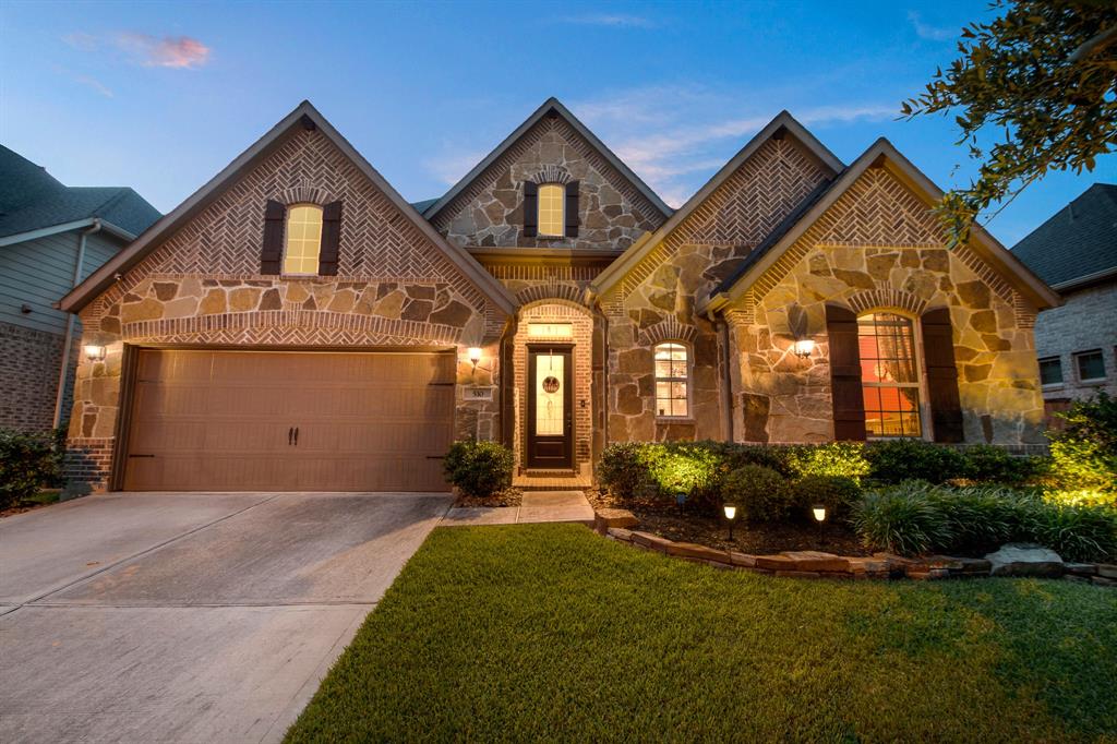 510 Blossom Cove Court, Pinehurst, Texas image 1