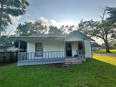 A home in Angleton