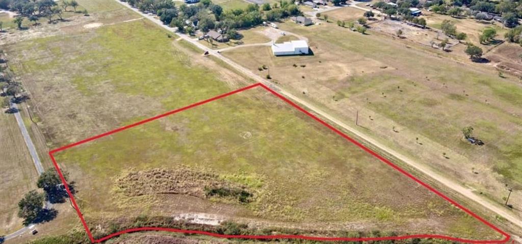 712 Earl, El Campo, Texas image 1