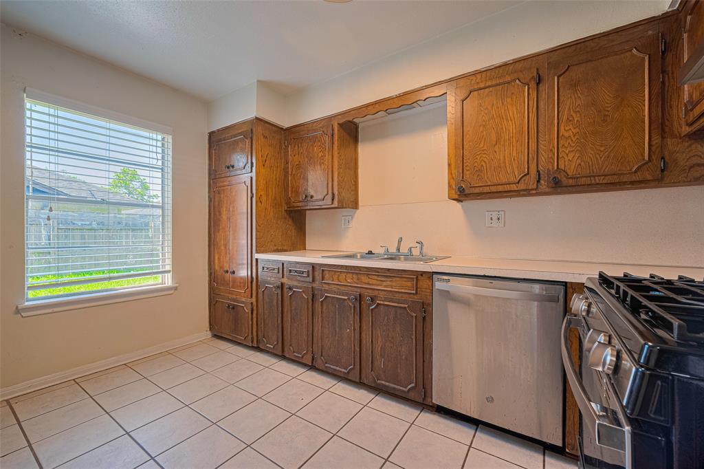 10407 Sagemeadow Lane, Houston, Texas image 13