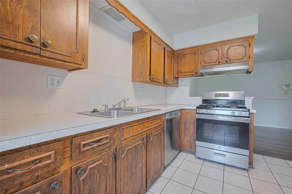 10407 Sagemeadow Lane, Houston, Texas image 4