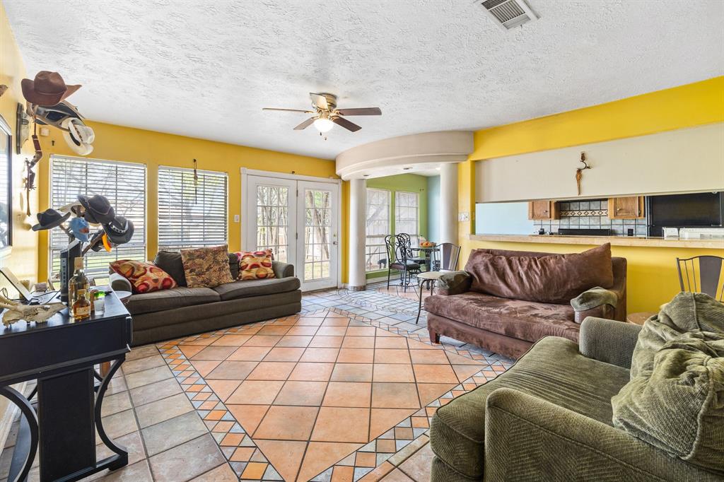 303 W Applegate Drive