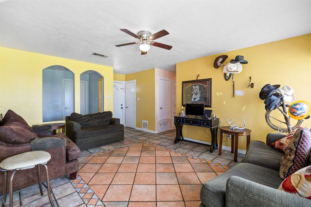 303 W Applegate Drive, Austin, Texas image 6