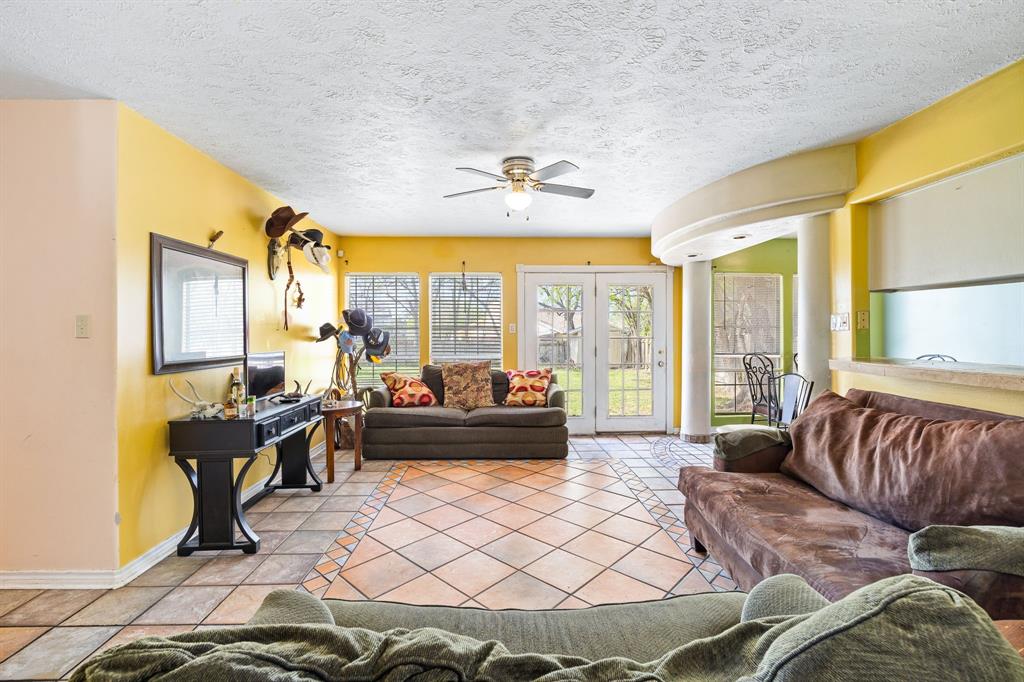 303 W Applegate Drive