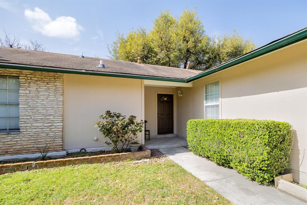 303 W Applegate Drive