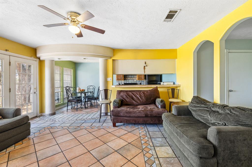 303 W Applegate Drive