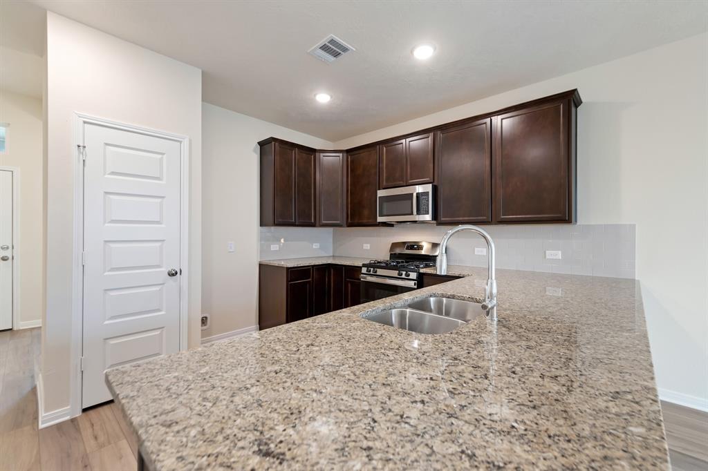 1410 Lake Ridge Drive, Brenham, Texas image 14