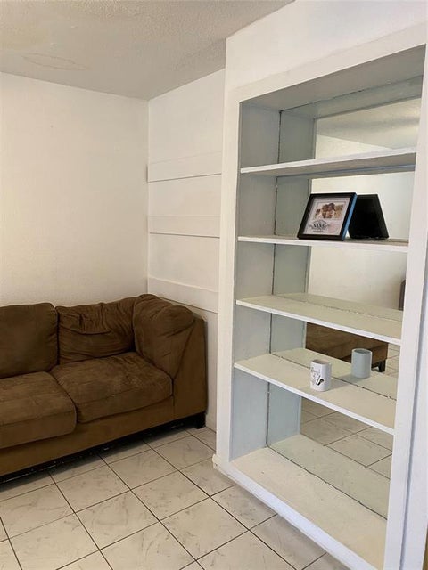 Condo For Rent - 5625 Antoine Drive #412<br/> Houston, TX 77091