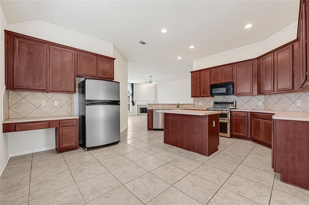2414 Fern Lacy Court, Spring, Texas image 9