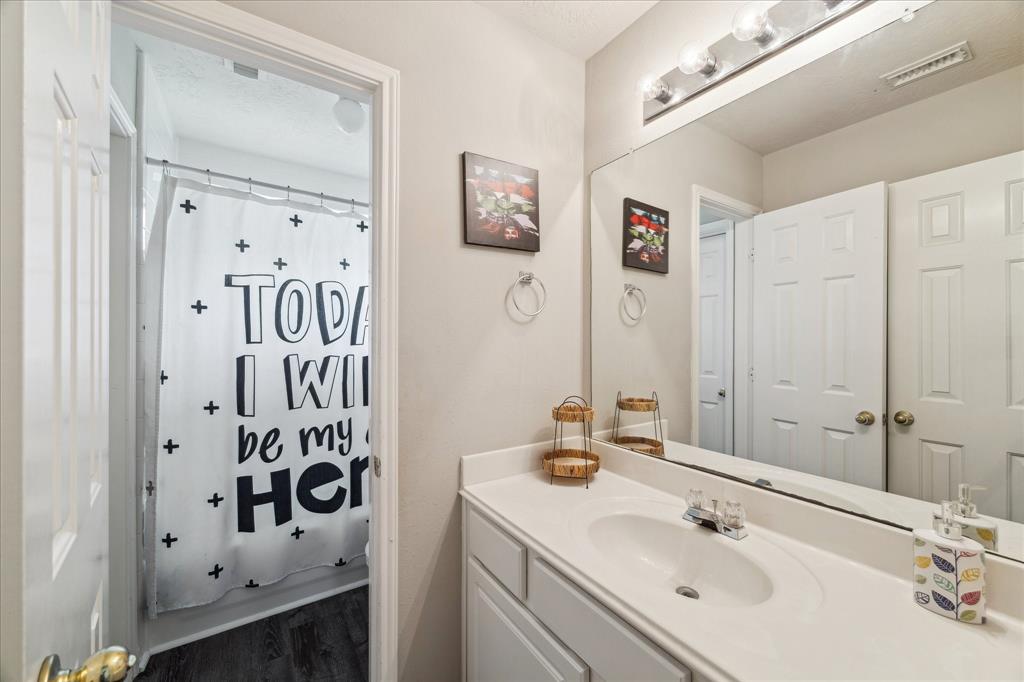2338 Bay Hill Drive, Baytown, Texas image 17