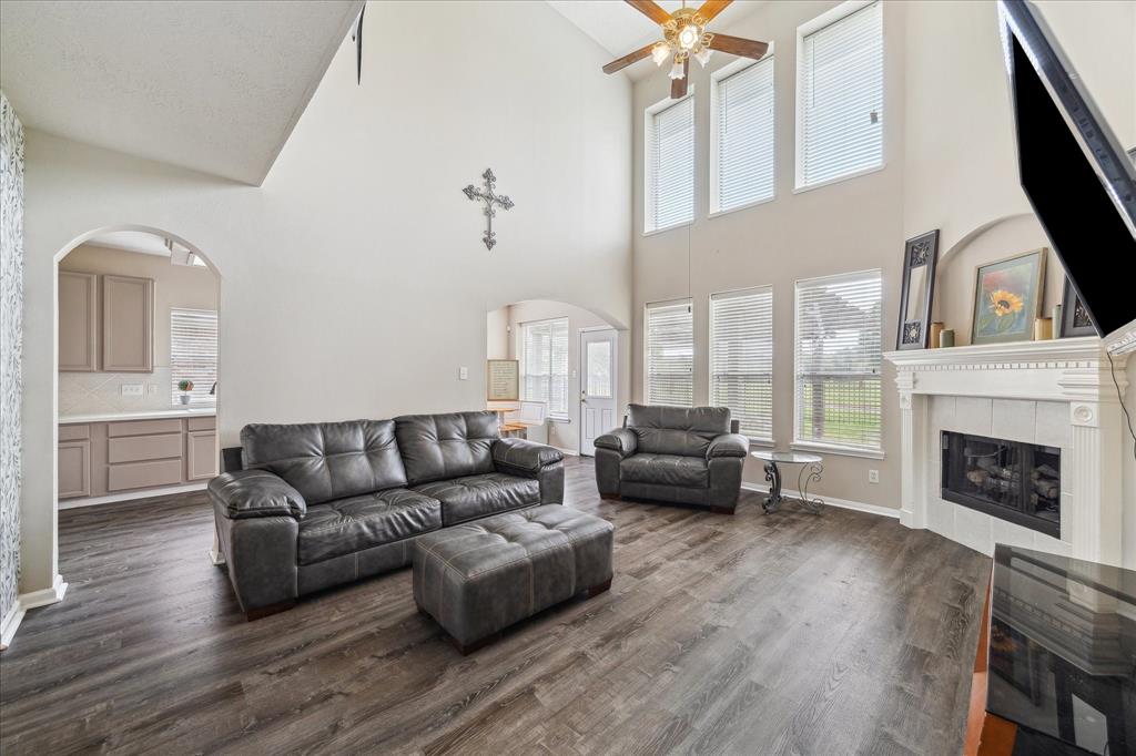 2338 Bay Hill Drive, Baytown, Texas image 3