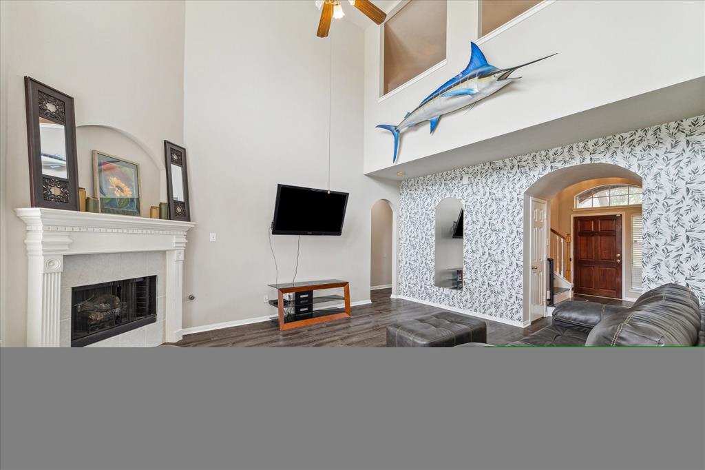 2338 Bay Hill Drive, Baytown, Texas image 4