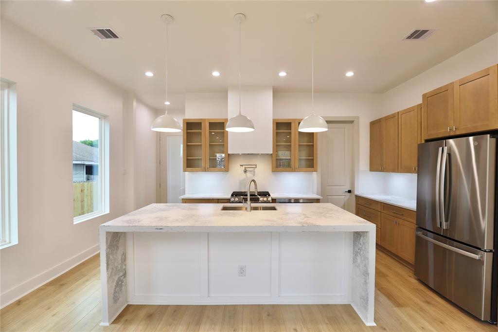 510 E 37th Street, Houston, Texas image 3