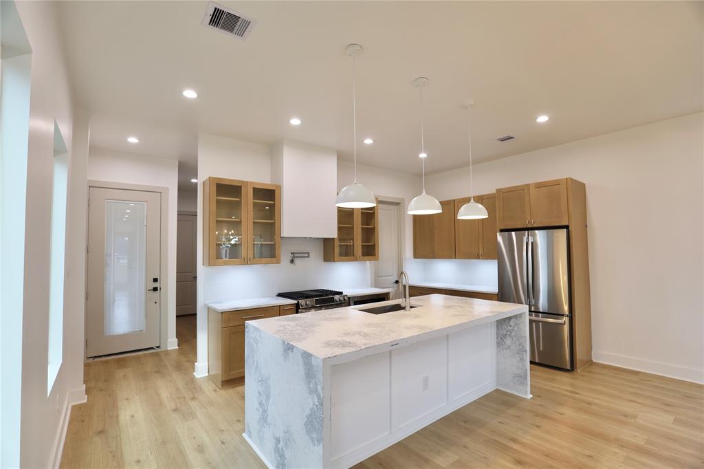 510 E 37th Street, Houston, Texas image 2