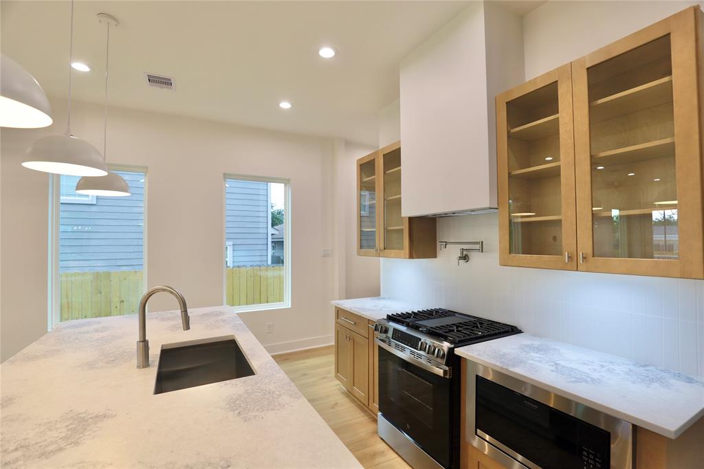 510 E 37th Street, Houston, Texas image 5