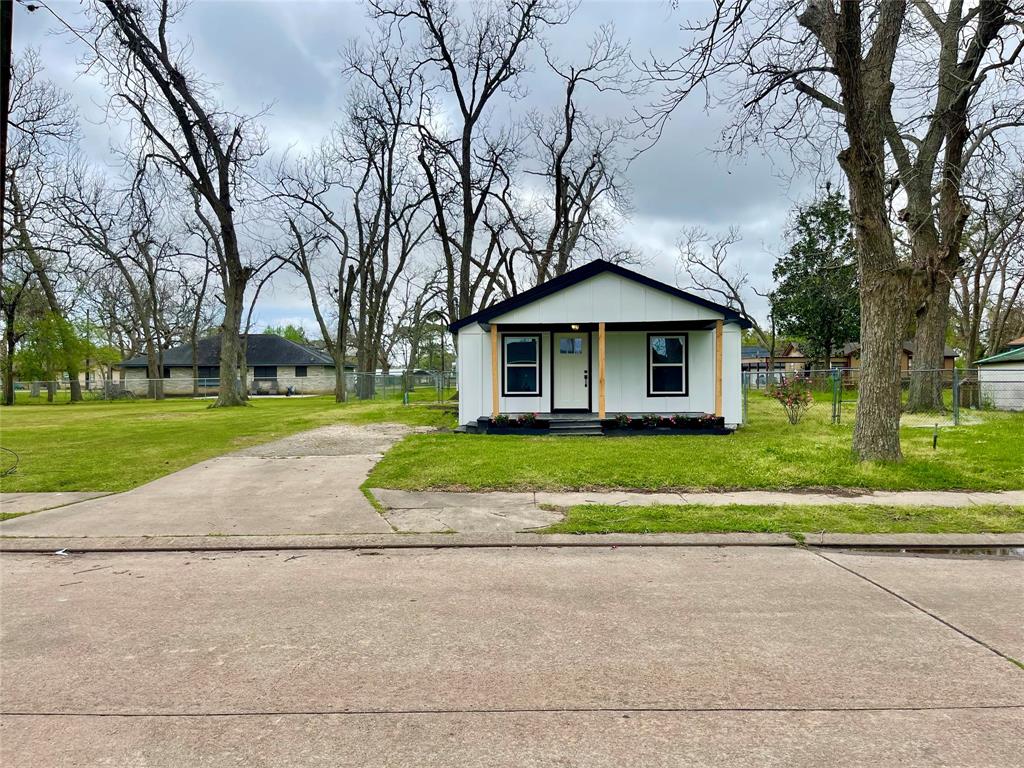 107 N Blunck Street, Lake Jackson, Texas image 3