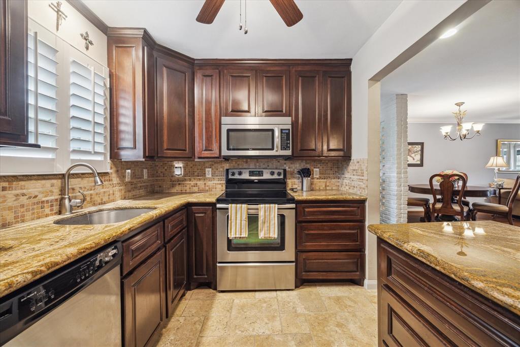 12964 Trail Hollow Drive, Houston, Texas image 11
