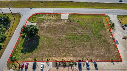 Photo of 860 S Hwy 35 Byp, Alvin, TX 77511 (MLS # 36682529)
