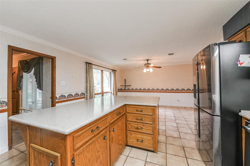 2107 W Marys Creek Lane, Pearland, Texas image 14