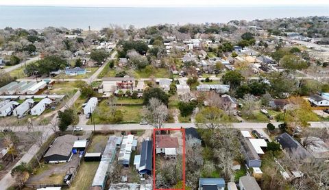 A home in Bacliff