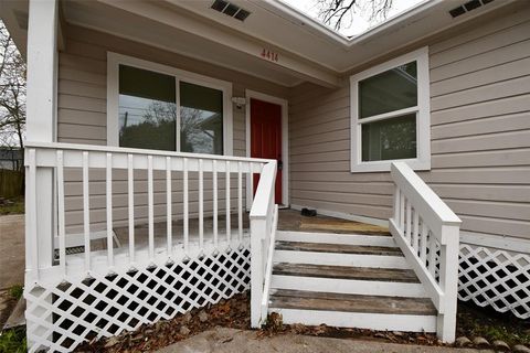 A home in Bacliff