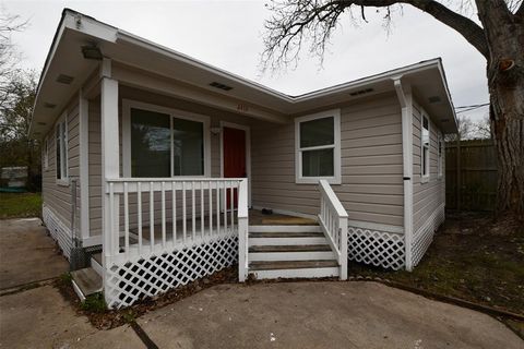 A home in Bacliff