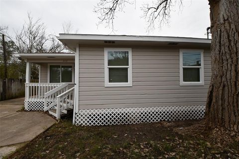 A home in Bacliff