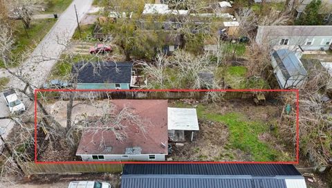 A home in Bacliff