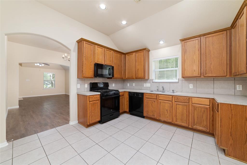 9106 Red Castle Lane, Humble, Texas image 12