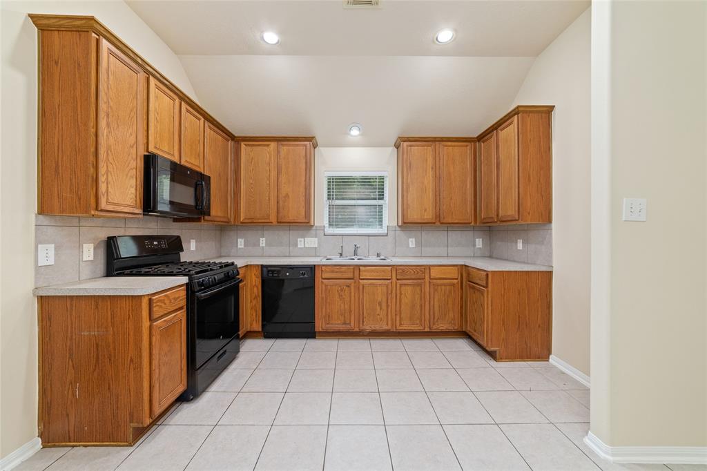 9106 Red Castle Lane, Humble, Texas image 11