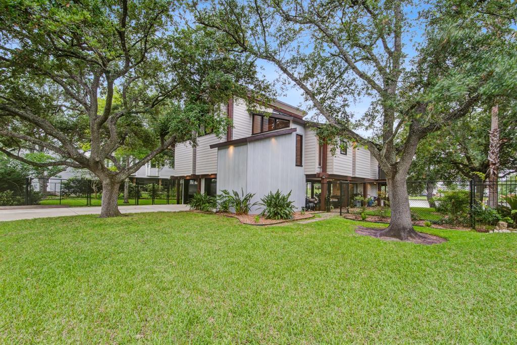 2154 Cove Park Drive, Kemah, Texas image 2