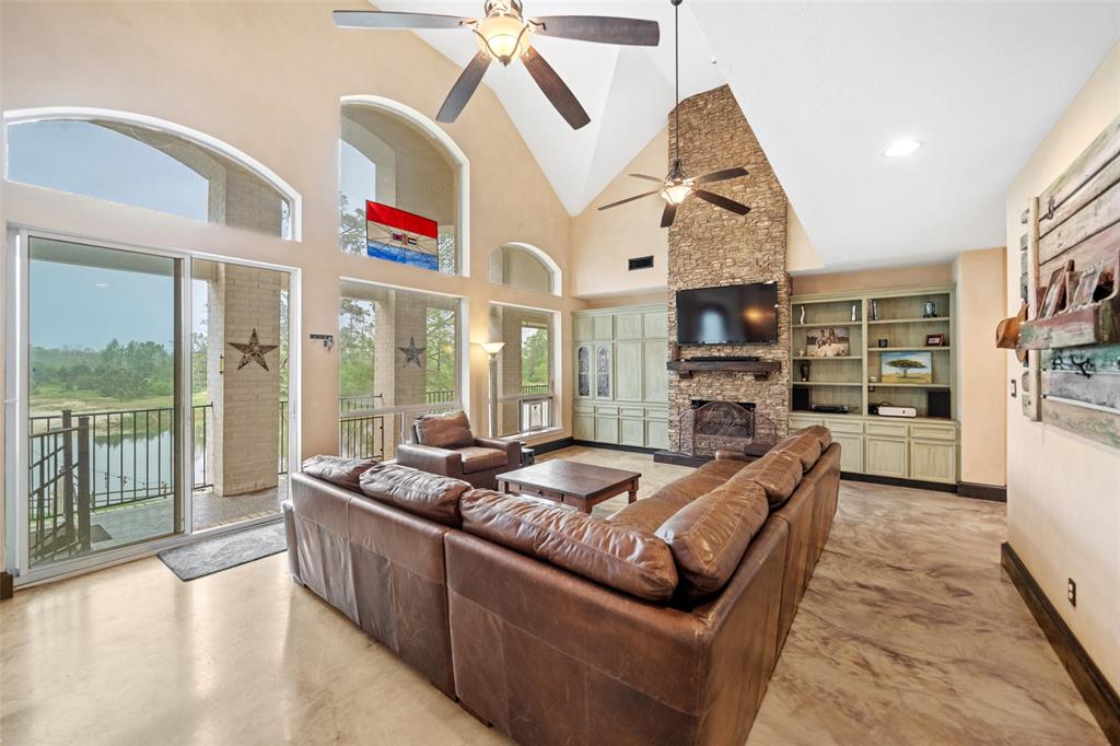 1522 Lakeshore Drive, Kingwood, Texas image 10