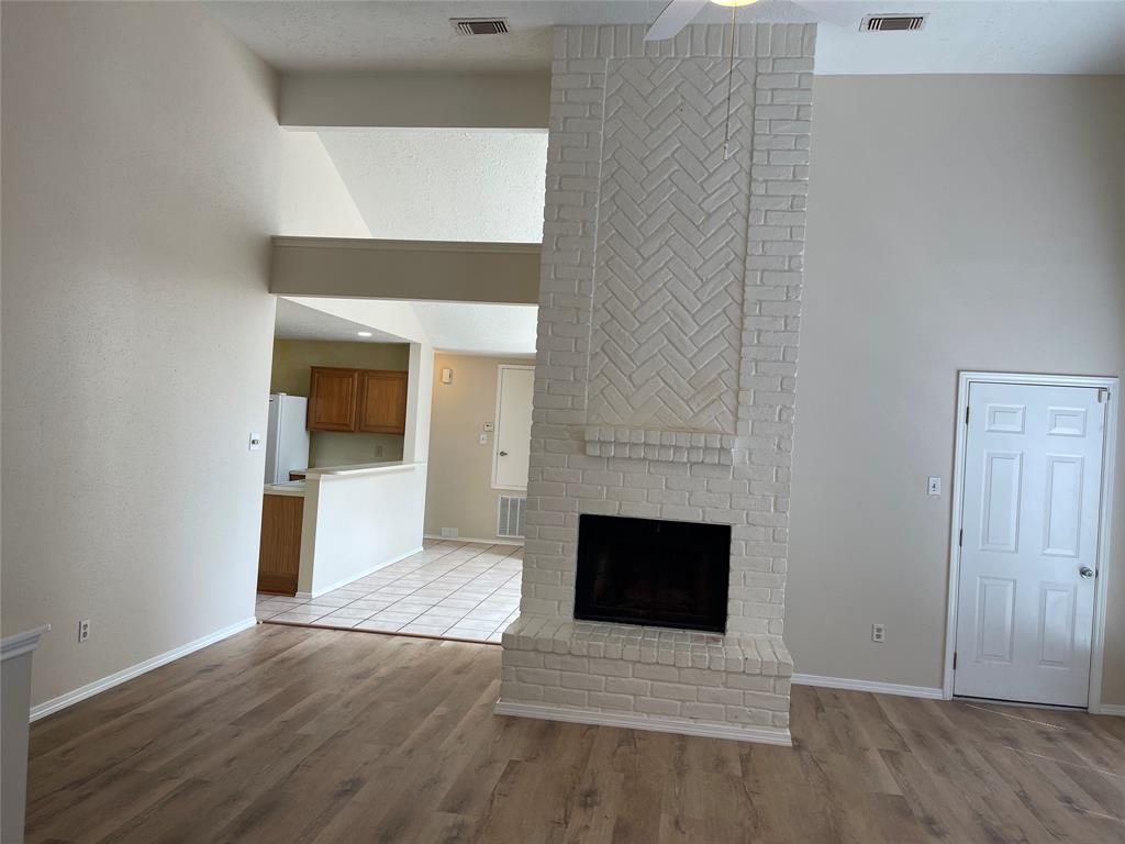 2011 Creek Valley Lane, Sugar Land, Texas image 6