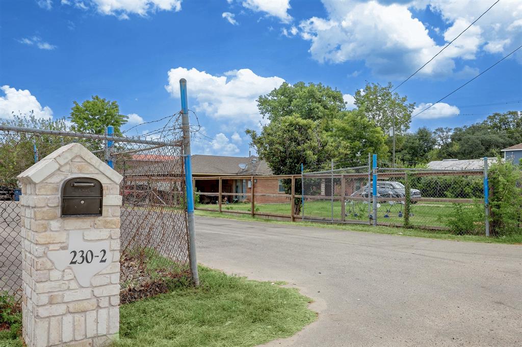 230 W Canino Road, Houston, Texas image 7