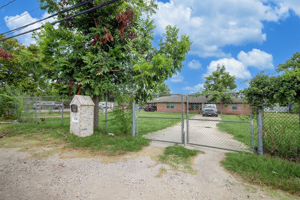 230 W Canino Road, Houston, Texas image 8