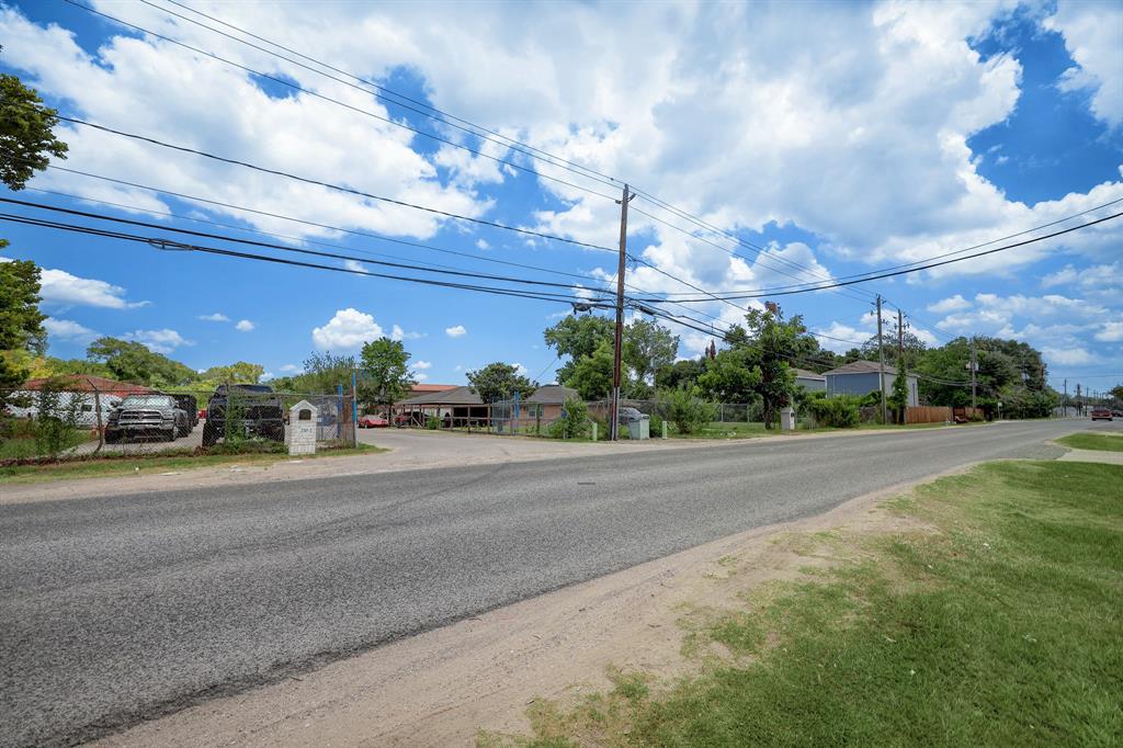 230 W Canino Road, Houston, Texas image 12