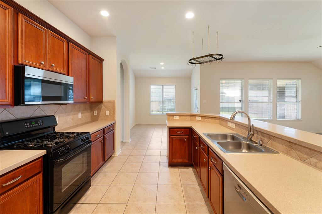 13412 Cherokee Rose Court, Rosharon, Texas image 8