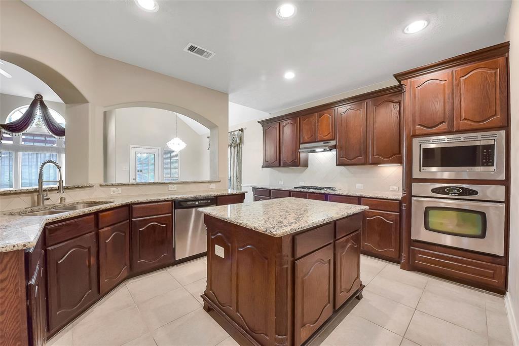 2102 Asbury Court, Pearland, Texas image 7