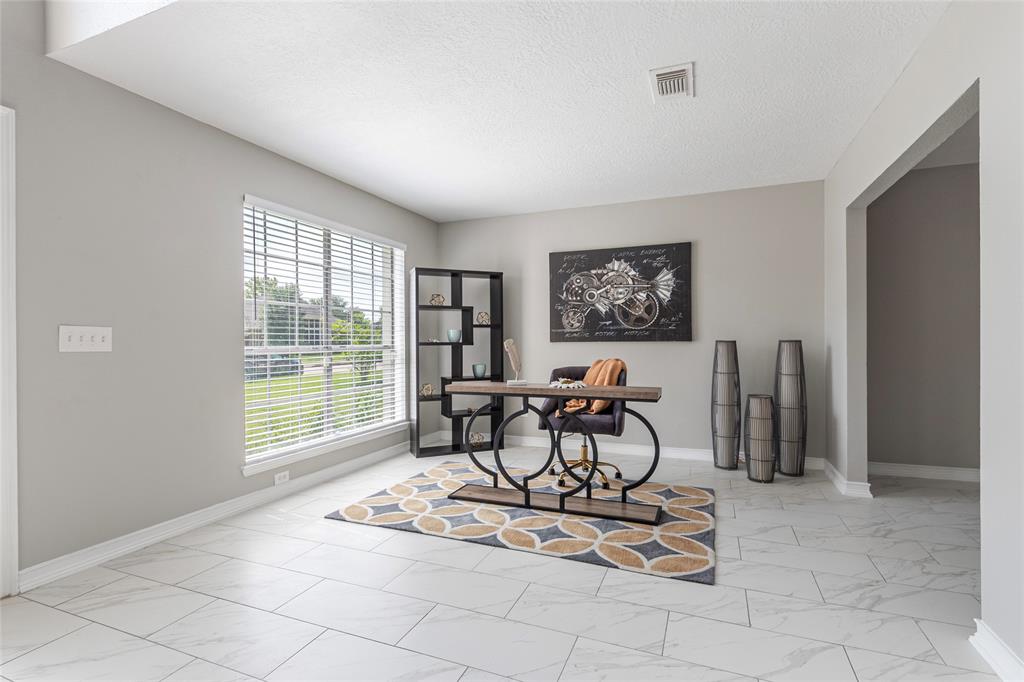 2720 Hot Springs Drive, Pearland, Texas image 6