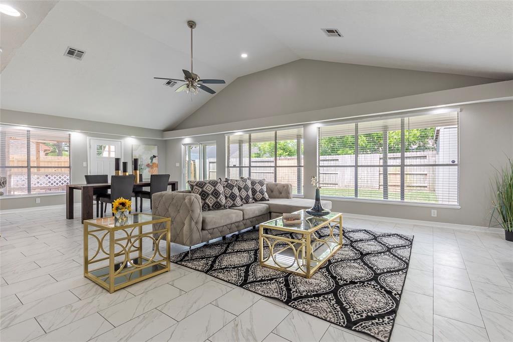 2720 Hot Springs Drive, Pearland, Texas image 13