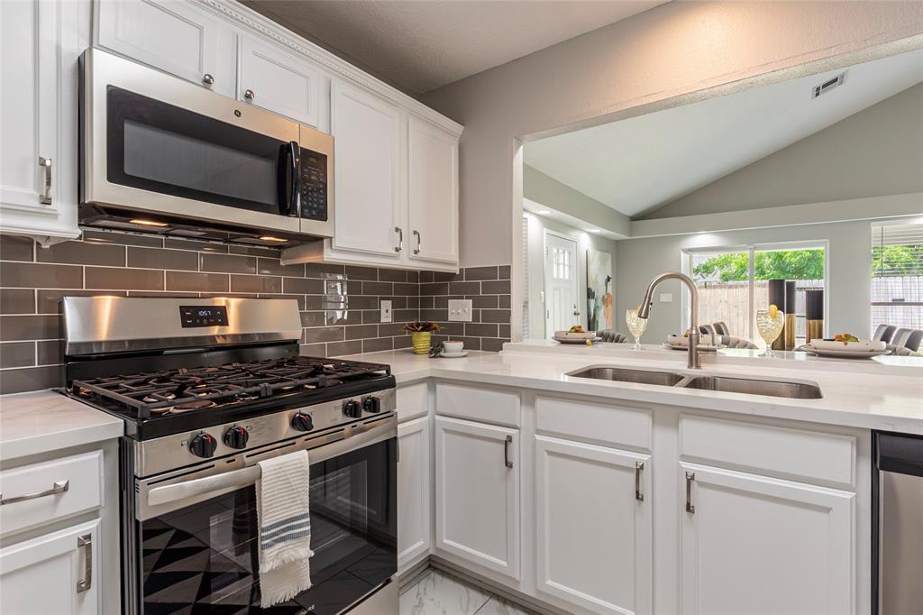 2720 Hot Springs Drive, Pearland, Texas image 10