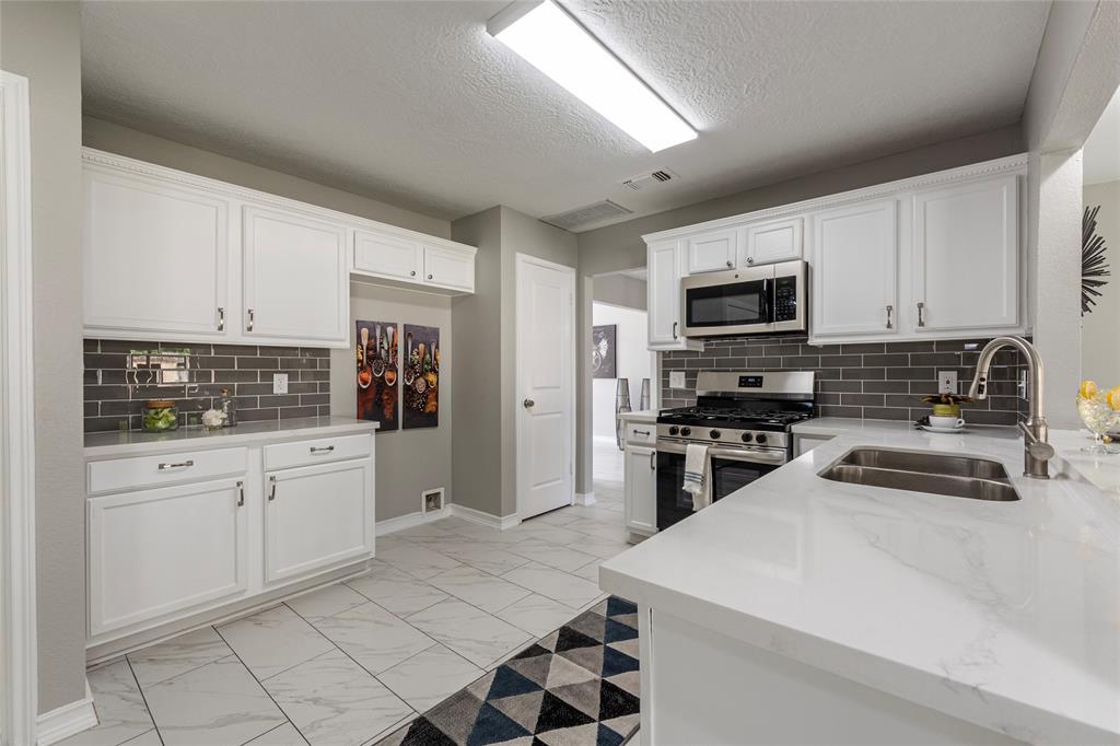 2720 Hot Springs Drive, Pearland, Texas image 9
