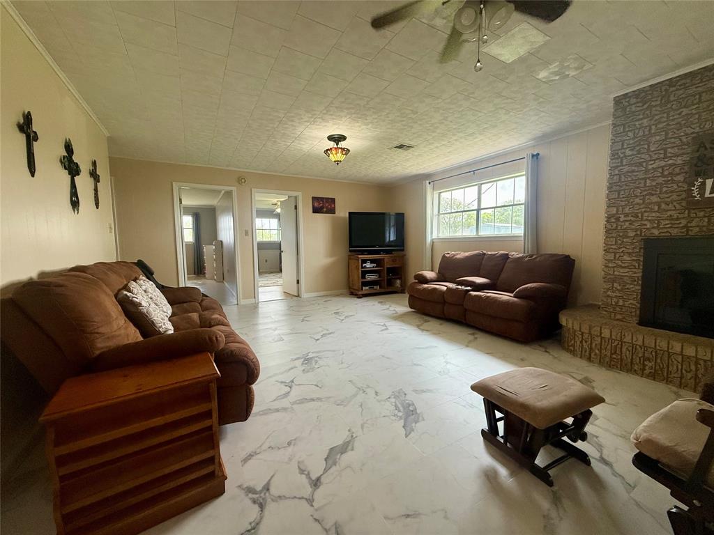 1201 Fm 1862, Blessing, Texas image 15