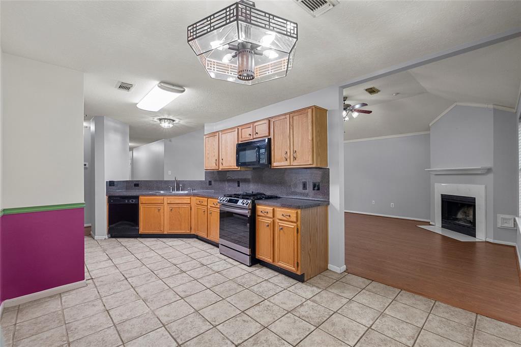 4522 Fox Run Street, Pearland, Texas image 12