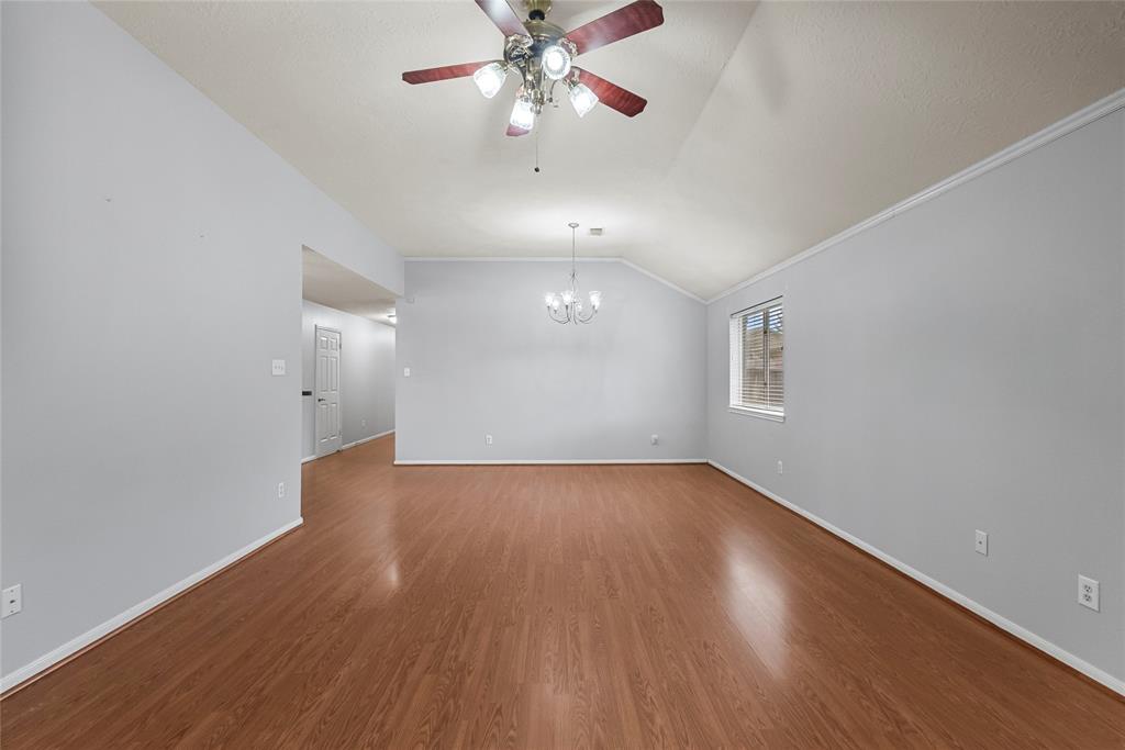 4522 Fox Run Street, Pearland, Texas image 8