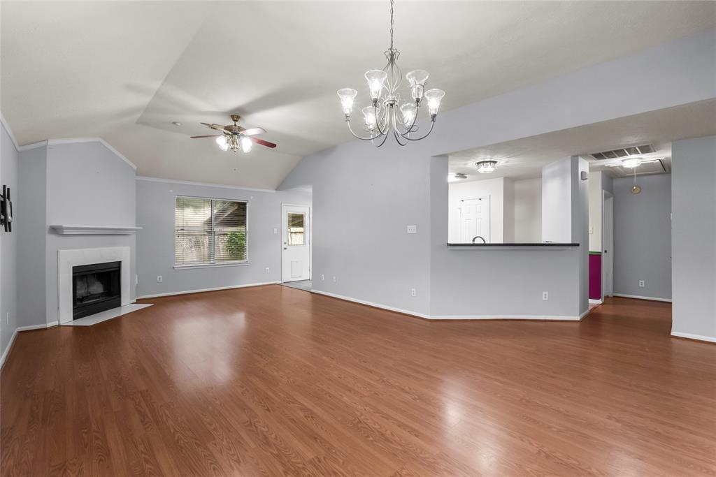 4522 Fox Run Street, Pearland, Texas image 6