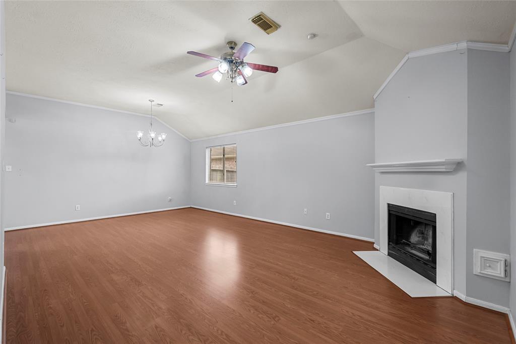 4522 Fox Run Street, Pearland, Texas image 7