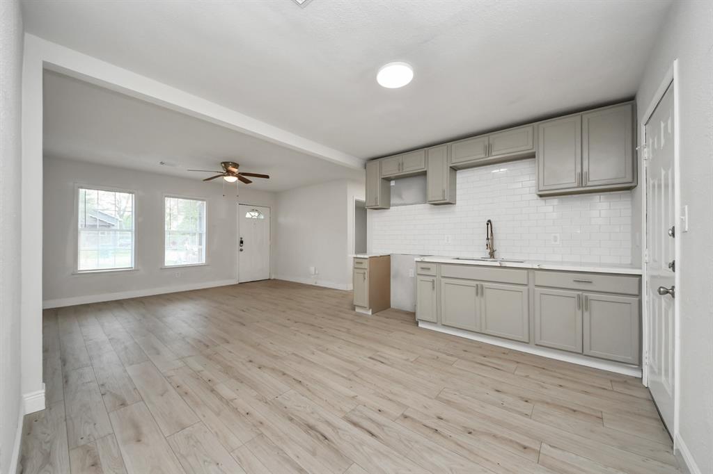 8014 Crestview Drive, Houston, Texas image 13